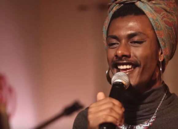 Liniker anuncia show a luz de velas na cidade de Curitiba Liniker anuncia show a luz de velas na cidade de Curitiba