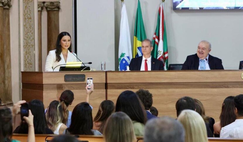 Luciana Saito Massa recebe título de cidadã honorária pelo trabalho prestado em ações que incluem desde empreendedorismo feminino até o combate à dengue