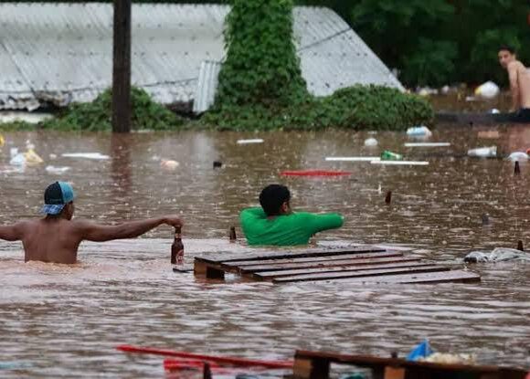 Rio Grande do Sul está oficialmente em situação de calamidade e aceitando doações Rio Grande do Sul está oficialmente em situação de calamidade e aceitando doações