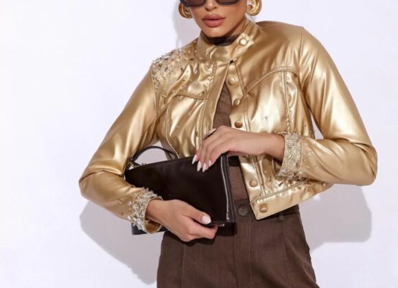 Maitê Brusman Boutique & Concept: Jaqueta em Couro PU Metalizada com Ombreiras Maitê Brusman Boutique & Boutique: Jaqueta em Couro PU Metalizada com Ombreiras