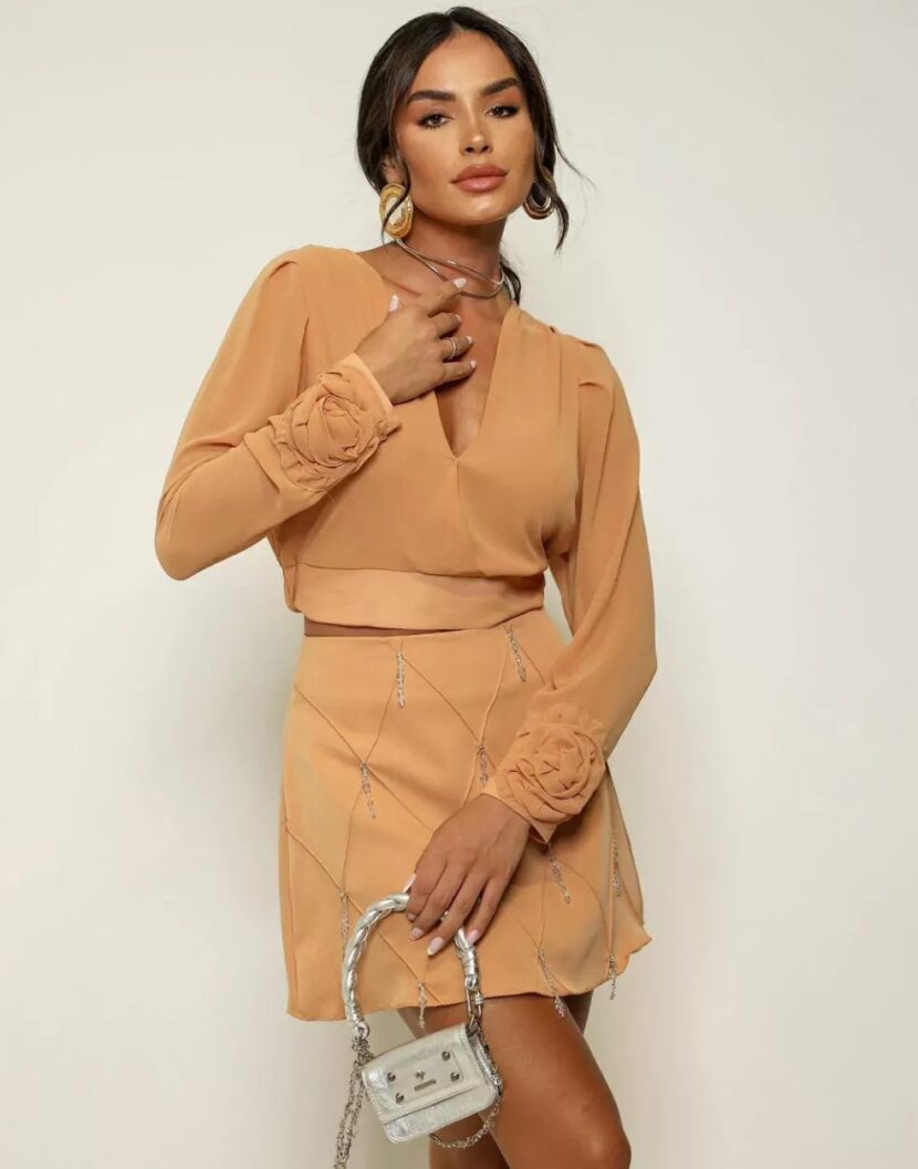 Maitê Brusman Boutique & Concept: Saia em Alfaiataria com Elastano com Detalhes em Vincos