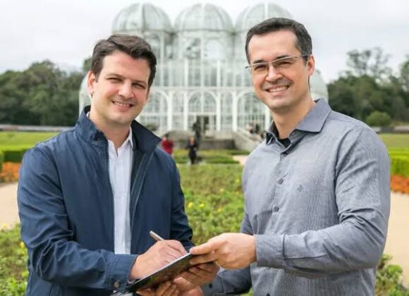 Aliança oficial: Eduardo Pimentel e Deltan Dallagnol juntos em Curitiba Aliança oficial: Eduardo Pimentel e Deltan Dallagnol juntos em Curitiba