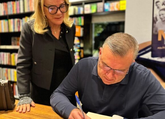 Lançamento do livro "Ney Leprevost – política é para quem gosta de gente" reúne personalidades em Curitiba