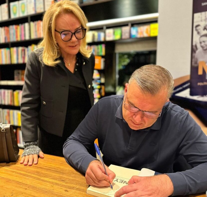 Lançamento do livro "Ney Leprevost – política é para quem gosta de gente" reúne personalidades em Curitiba