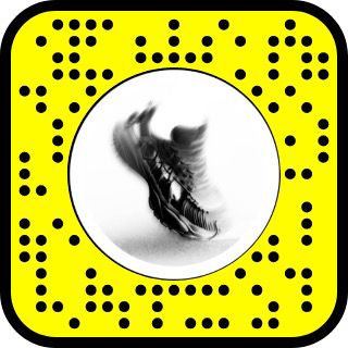 Os Snapchatters podem experimentar o tênis Versace Mercury e aproveitar seu design futurista por meio de uma infinidade de experiências