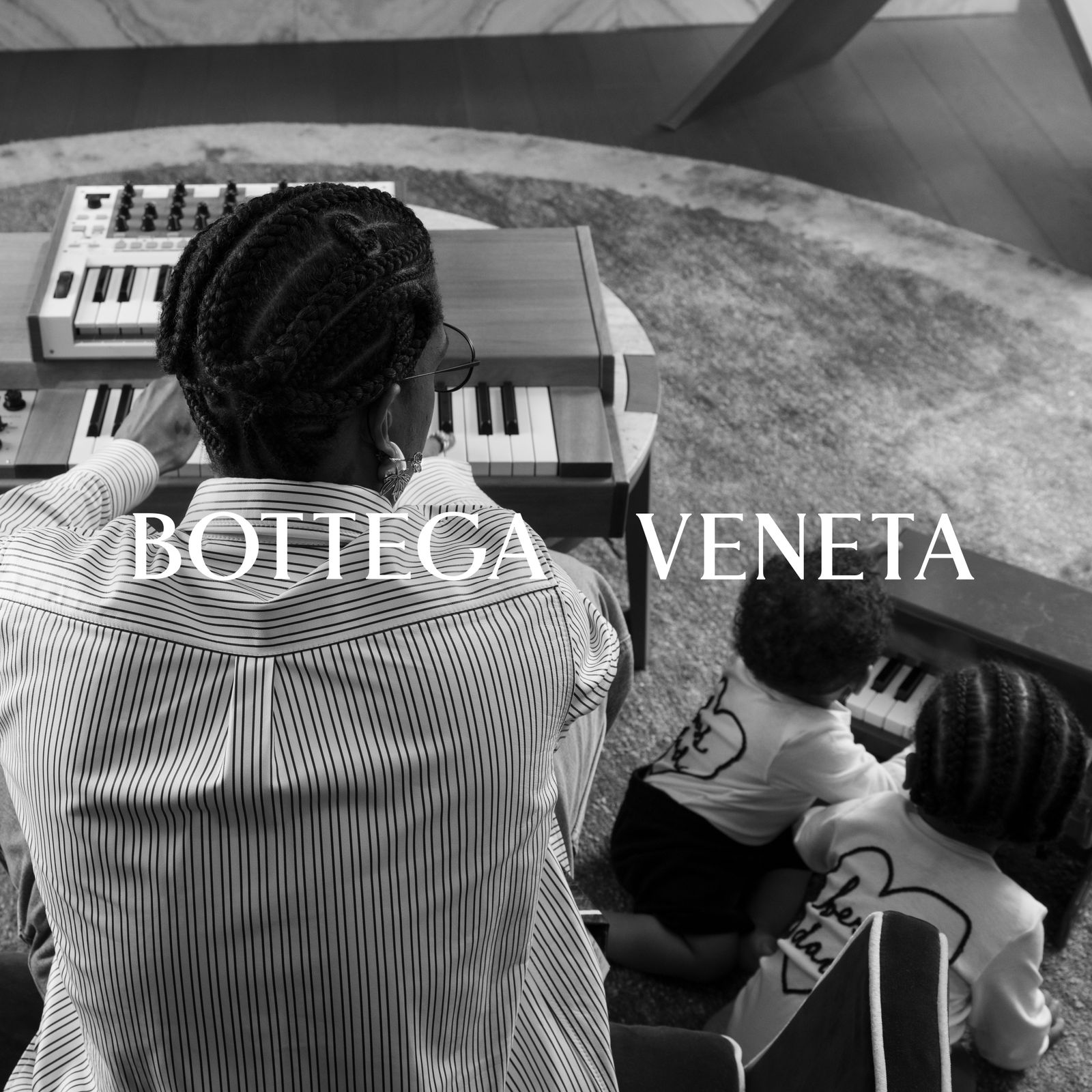 Bottega Veneta apresenta Portraits Of Fatherhood uma série de Fotografias por Carrie Mae Weems estrelando A$Ap Rocky