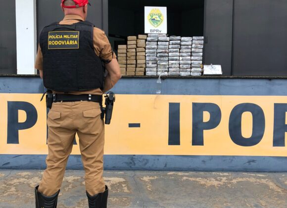 Policiais Rodoviários apreendem veiculo carregado de drogas no interior do paraná  Policiais Rodoviários apreendem veiculo carregado de drogas no interior do paraná