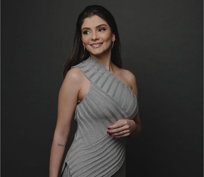 Maria Fernanda Pires é especialista em Tricologia e Transplante Capilar Maria Fernanda Pires é especialista em Tricologia e Transplante Capilar