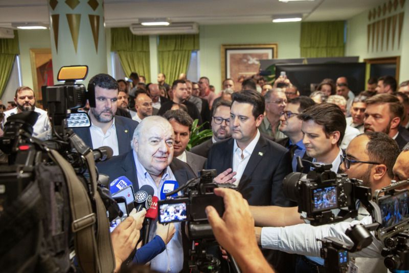 Prefeitura e Governo do Paraná assinam convênio para reforçar Programa Asfalto no Saibro Prefeitura e Governo do Paraná assinam convênio para reforçar Programa Asfalto no Saibro