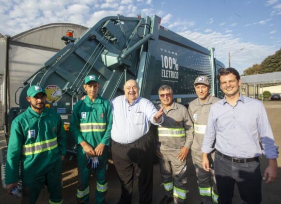 Curitiba avança rumo à emissão zero com testes de caminhões elétricos Curitiba avança rumo à emissão zero com testes de caminhões elétricos