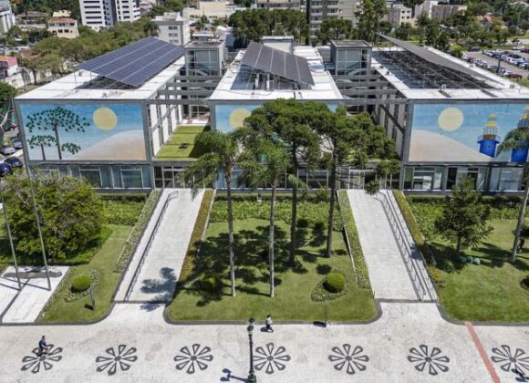 Prefeitura de Curitiba antecipa pagamento da primeira parcela do 13o Salário Prefeitura de Curitiba antecipa pagamento da primeira parcela do 13o Salário