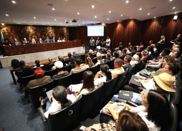 Assembleia Legislativa do Paraná discute projeto de Lei 900/2023 sobre saúde mental