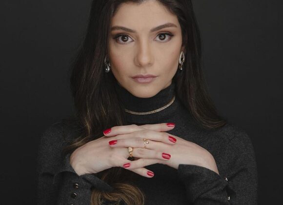 Maria Fernanda Pires é especialista em Tricologia e Transplante Capilar Maria Fernanda Pires é especialista em Tricologia e Transplante Capilar