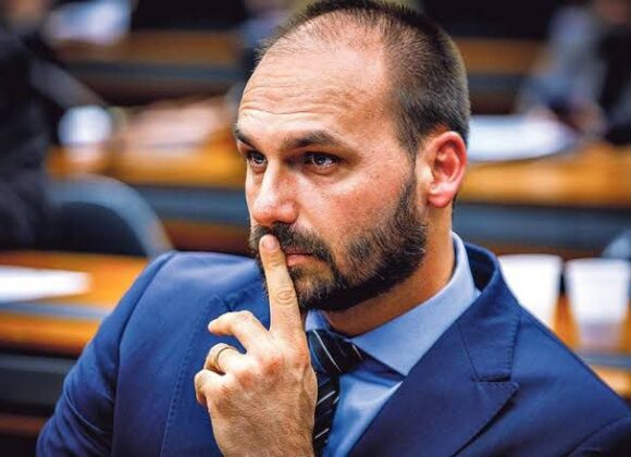 Câmara bancou ida de Eduardo Bolsonaro aos EUA para audiência com críticas a Moraes Câmara bancou ida de Eduardo Bolsonaro aos EUA para audiência com críticas a Moraes