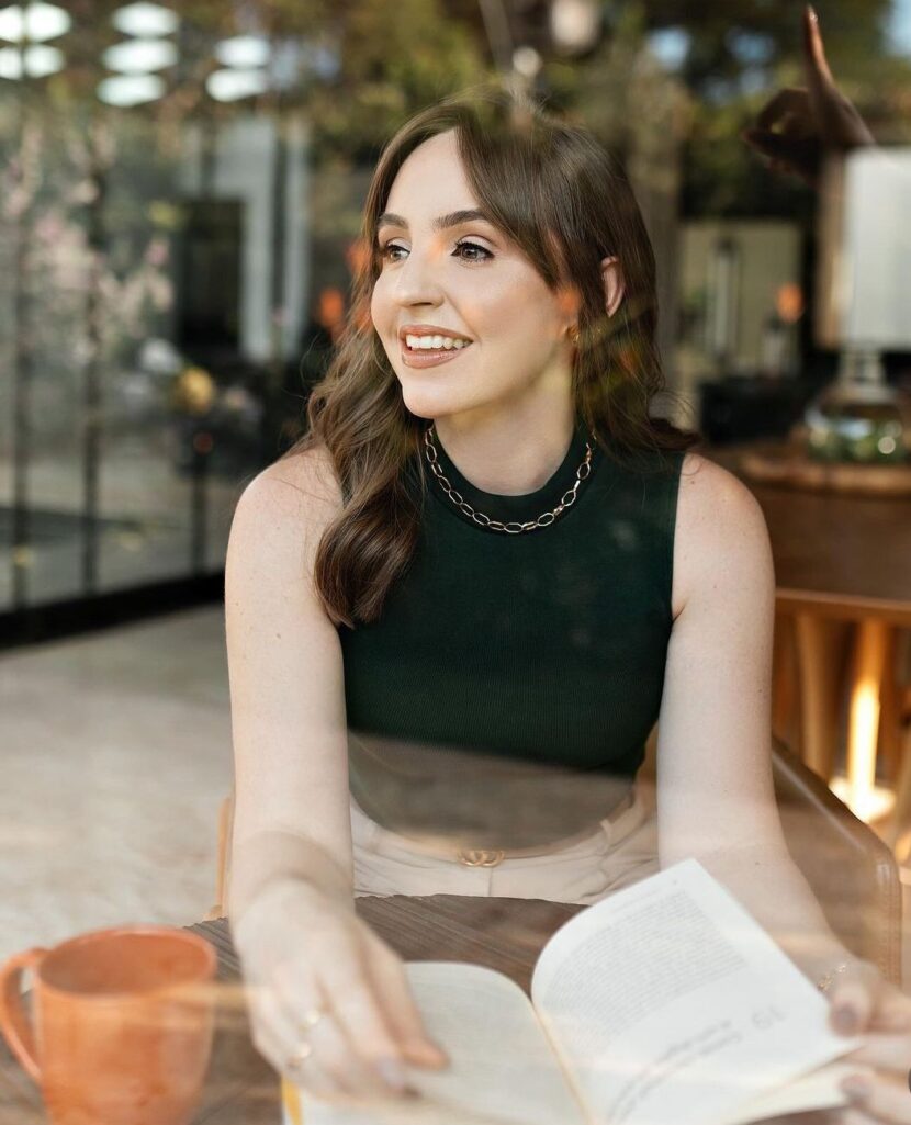 Kamila Câmera: Da Advocacia ao Neuromarketing Digital Kamila Câmera: Da Advocacia ao Neuromarketing Digital