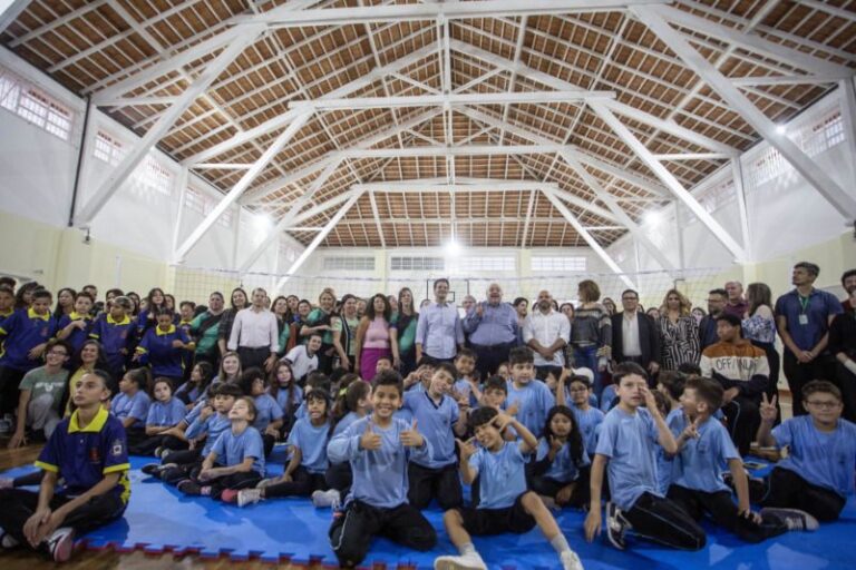 Escola Municipal no Cajuru Recebe Revitalização Completa com Investimento