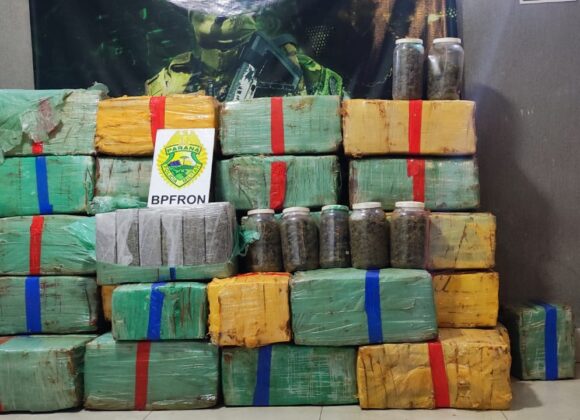 Operação Protetor: PMPR Apreende Veículo Roubado e 883 kg de Maconha em Cruzeiro do Oeste Operação Protetor: PMPR Apreende Veículo Roubado e 883 kg de Maconha em Cruzeiro do Oeste