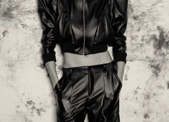 Calça Cargo em Couro Ecológico com Elasticidade