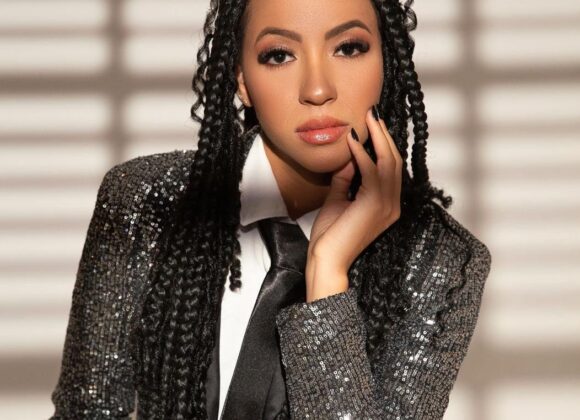 Ana Kelczeski, CEO da Akbeauty Academy, é destaque na área de unhas