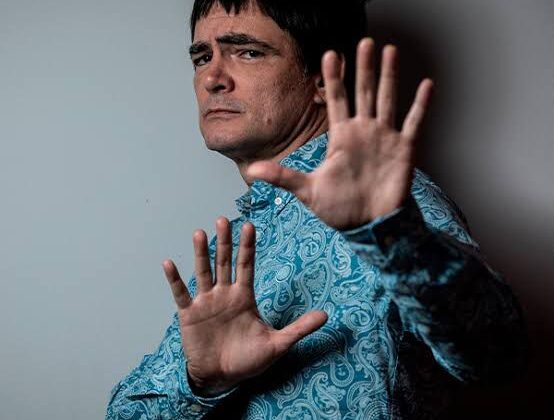 Samuel Rosa Lança Carreira Solo com Álbum "Rosa"