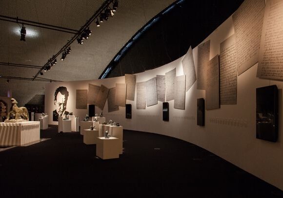 Museu Oscar Niemeyer completa 10 anos de inauguração com exposição “João Turin: Vida, Obra, Arte”