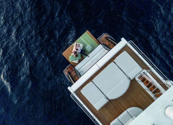 Luxo e inovação na náutica mundial com design revolucionário em fibra de carbono