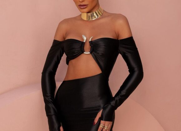 Vestido Mini em Malha e Manga Longa Estilo Ciganinha