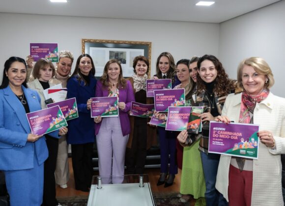 Caminhada do Meio-Dia: Paraná se une contra o feminicídio no Dia Estadual de Combate Caminhada do Meio-Dia: Paraná se une contra o feminicídio no Dia Estadual de Combate