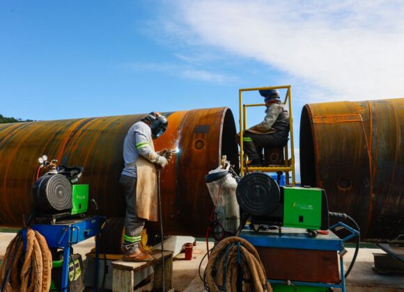 Obra da Ponte de Guaratuba já emprega 296 pessoas e previsão é chegar a 600 postos Obra da Ponte de Guaratuba já emprega 296 pessoas e previsão é chegar a 600 postos