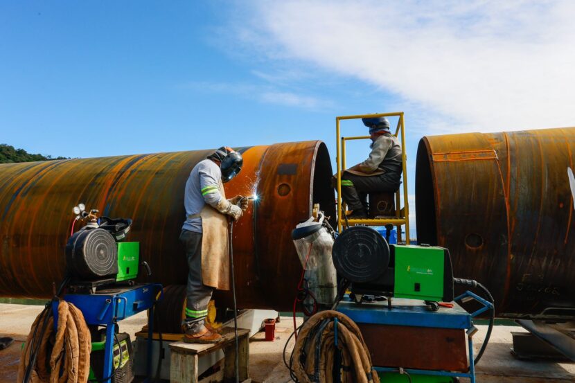Obra da Ponte de Guaratuba já emprega 296 pessoas e previsão é chegar a 600 postos Obra da Ponte de Guaratuba já emprega 296 pessoas e previsão é chegar a 600 postos