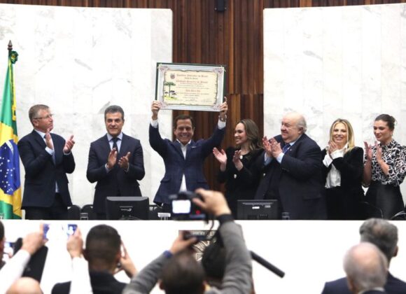João Dória recebe título de Cidadão Honorário do Paraná na Assembleia Legislativa