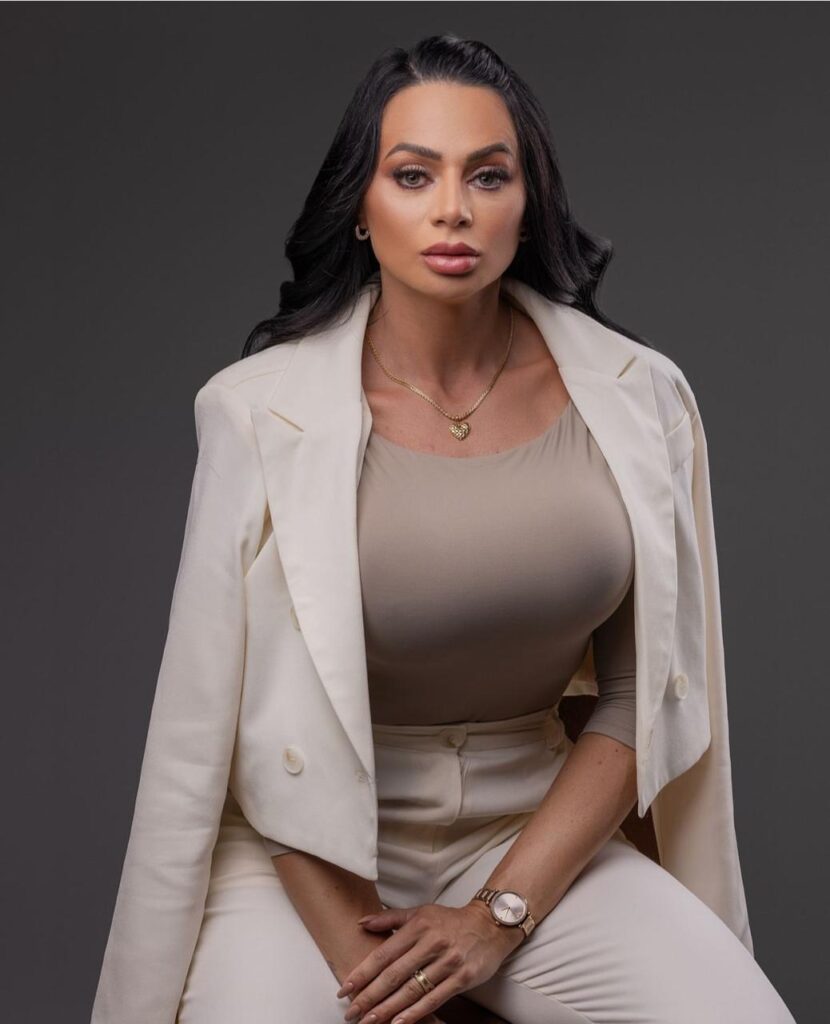 Valéria Comin: Transformando Vidas Através da Saúde e do Bem-Estar Valéria Comin: Transformando Vidas Através da Saúde e do Bem-Estar