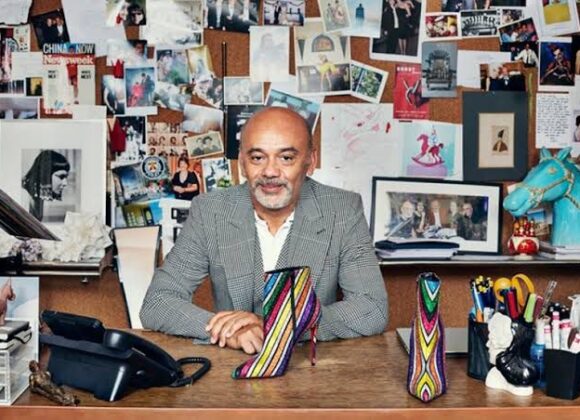Christian Louboutin aposta em materiais naturais para criar acessórios