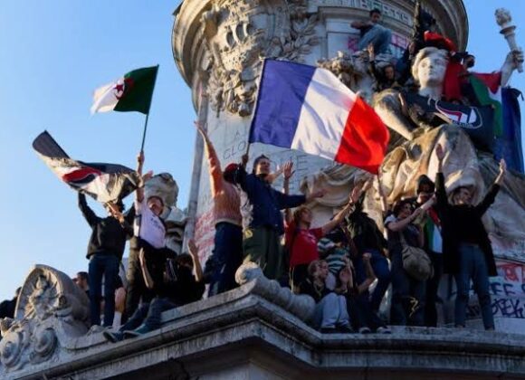 Esquerda vence eleições legislativas na França, mas enfrenta desafios para formar maioria Esquerda vence eleições legislativas na França, mas enfrenta desafios para formar maioria