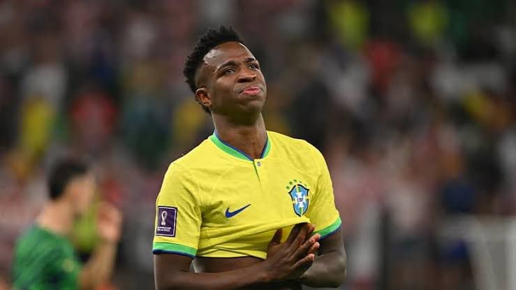 Vinícius Júnior pede desculpas por cartões que o tiraram de jogo crucial na Copa América Vinícius Júnior pede desculpas por cartões que o tiraram de jogo crucial na Copa América