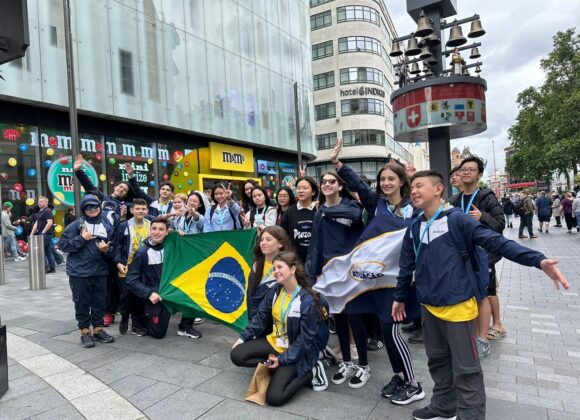 Estudantes de Curitiba embarcam para Intercâmbio Europeu em Londres Estudantes de Curitiba embarcam para Intercâmbio Europeu em Londres