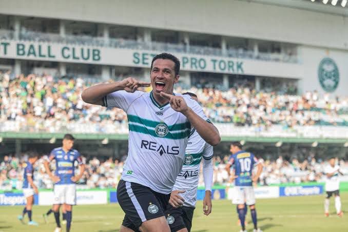 Coritiba se Prepara para Mudanças no Elenco com Saída de Leandro Damião e Outros Jogadores WhatsApp Image 2024-07-17 at 14.12.37