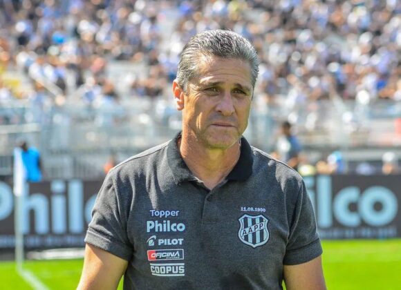 Coritiba Busca Novo Técnico: Jorginho é Cogitado para o Cargo