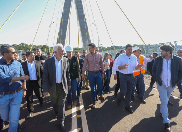 Governador em Exercício e Presidente do Paraguai Visitam Ponte da Integração Brasil-Paraguai em Foz do Iguaçu Governador em Exercício e Presidente do Paraguai Visitam Ponte da Integração Brasil-Paraguai em Foz do Iguaçu