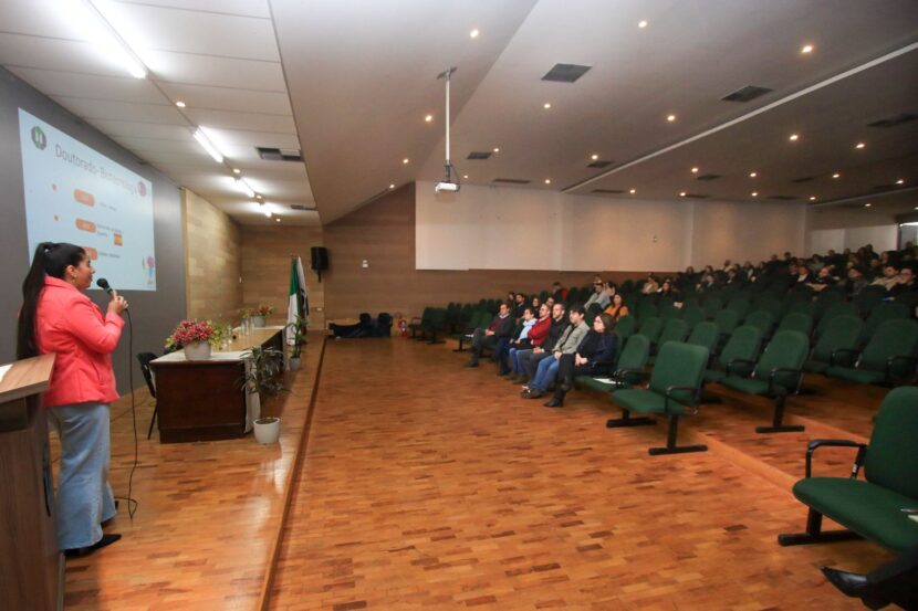 UEL recebe 184 novos estudantes de mestrado e doutorado