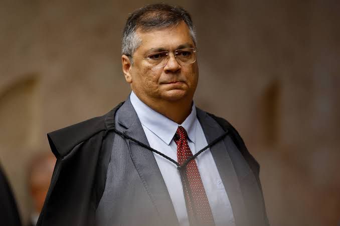 @ Dino Suspende Execução de Emendas Impositivas até que Congresso Crie Regras de Transparência Para compartilhar esse conteúdo, por favor utilize o link https://www1.folha.uol.com.br/blogs/brasilia-hoje/2024/06/dino-cria-audiencia-para-discutir-descumprimento-de-decisao-do-stf-sobre-emendas-de-relator.shtml ou as ferramentas oferecidas na página. Textos, fotos, artes e vídeos da Folha estão protegidos pela legislação brasileira sobre direito autoral. Não reproduza o conteúdo do jornal em qualquer meio de comunicação, eletrônico ou impresso, sem autorização da Folhapress (pesquisa@folhapress.com.br). As regras têm como objetivo proteger o investimento que a Folha faz na qualidade de seu jornalismo. Se precisa copiar trecho de texto da Folha para uso privado, por favor logue-se como assinante ou cadastrado.