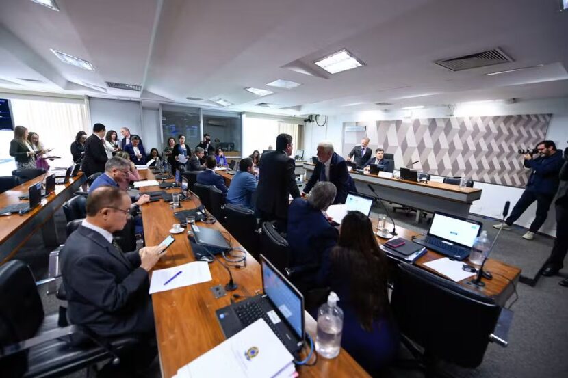 CCJ do Senado Aprova Proposta que Pode Perdoar Multas de Partidos