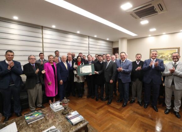 Desembargador Carlos Vieira Von Adamek é Homenageado na Assembleia Legislativa do Paraná