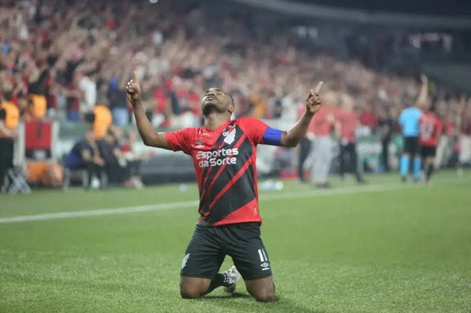 Athletico perde para o Juventude e soma quatro derrotas seguidas na Arena pelo Brasileirão