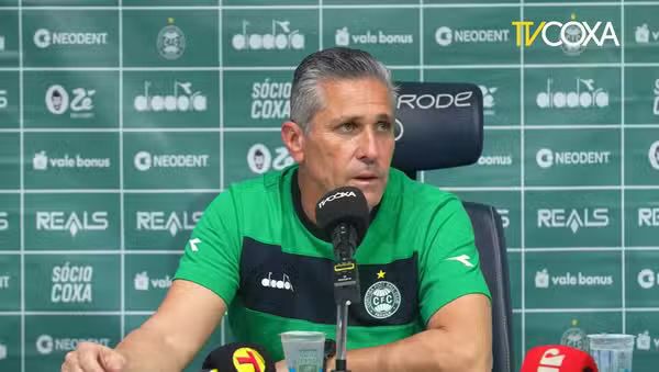 Jorginho pede que torcida apoie o Coritiba e cita Manga como nome que pode fortalecer a equipe
