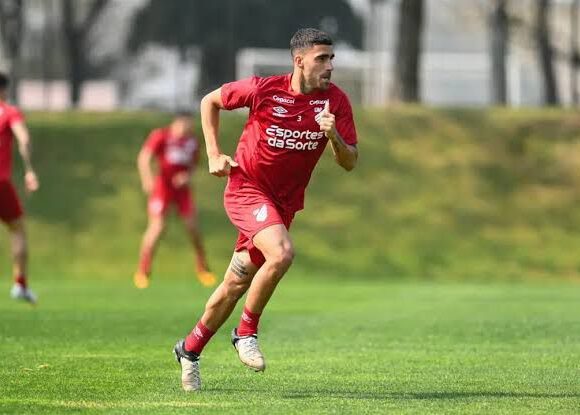 Vasco x Athletico: escalações, onde assistir, clima tenso e séries invictas