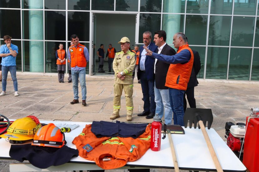 Força-tarefa: Estado anuncia 500 brigadistas e R$ 24 milhões para combater incêndios Força-tarefa: Estado anuncia 500 brigadistas e R$ 24 milhões para combater incêndios