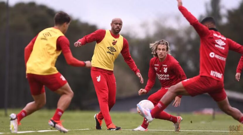 Athletico enfrenta Racing tentando salvar ano e não deixar os torcedores descontentes Athletico enfrenta Racing tentando salvar ano e não deixar os torcedores descontentes