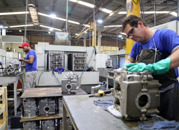 Agências do Trabalhador iniciam a semana com 21,6 mil vagas no Paraná