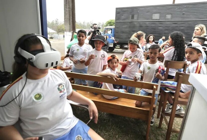 Óculos de realidade virtual e cartilha sobre autismo são novidades na Assembleia Itinerante